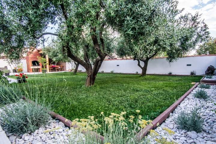 Relaxing holiday in peaceful Muntić - Apartment with Private Garden and Terrace, House Nada apartment with Jacuzzi, Muntić, Istria, Croatia Muntić